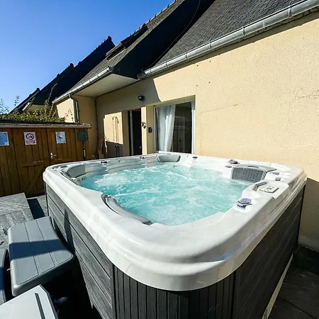 Jacuzzi Professionel Les Pieds Dans L'eau A 50 M *